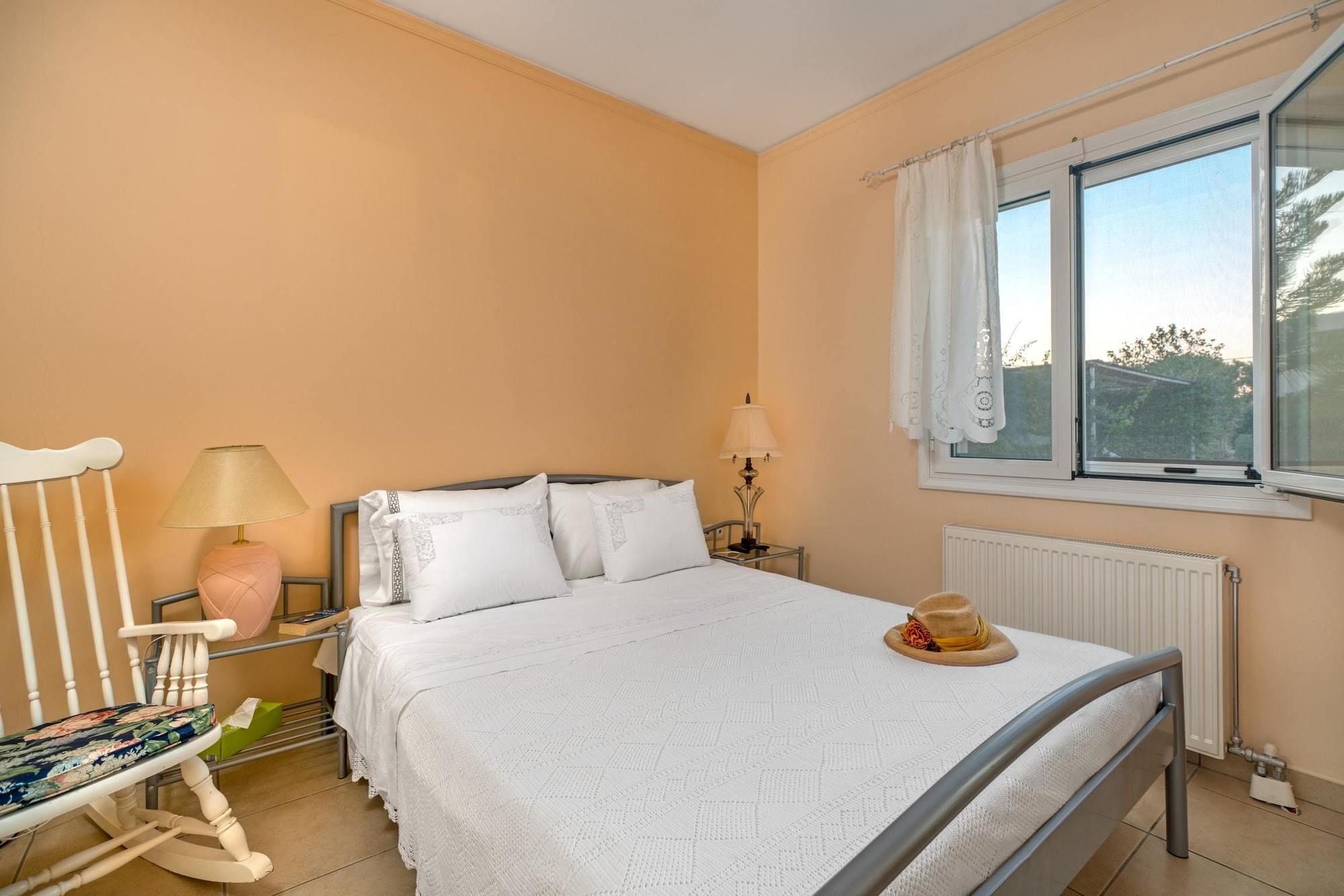 Maria'S Seaside Villa - House With 3 Rooms In Marathon, With Wonderful 외부 사진