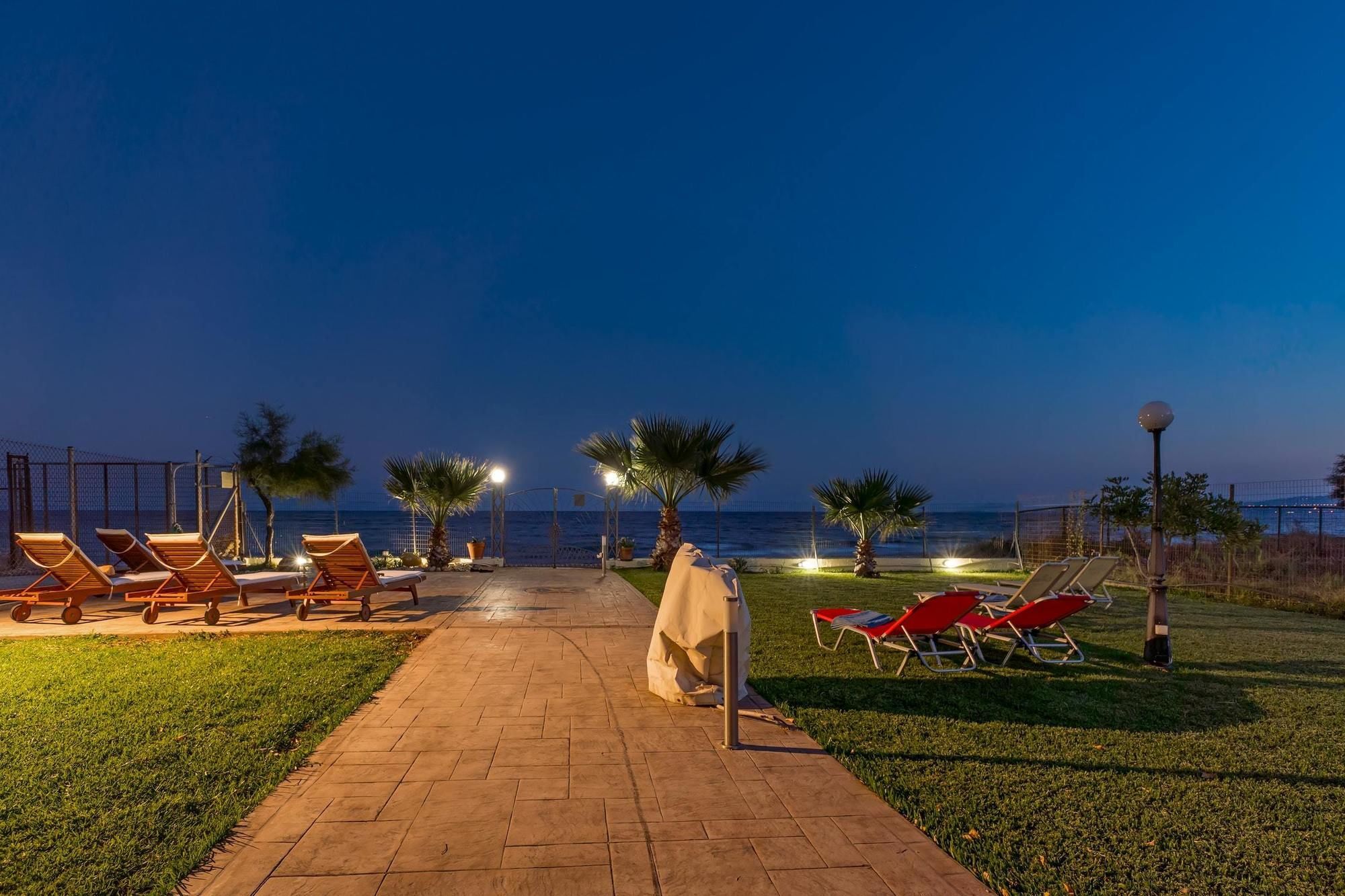 Maria'S Seaside Villa - House With 3 Rooms In Marathon, With Wonderful 외부 사진